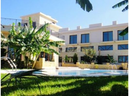 KIBRIS GİRNEDE SATILIK LÜX BUTİK HOTEL