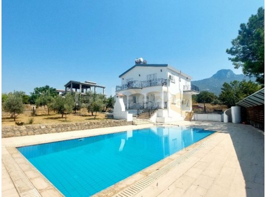 Girne Çatalköyde kiralık 3+1 villa