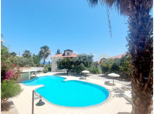 Girne Edremitte 3+1 daire sitede
