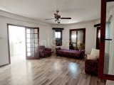 Girne merkezde satılık 4+1 bahçeli daire