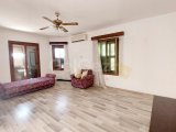 Girne merkezde satılık 4+1 bahçeli daire