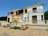 Girne merkezde satılık 4+1 bahçeli daire
