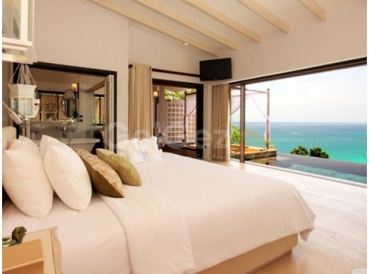 KIBRISTA GİRNEDE SATILIK HOTEL