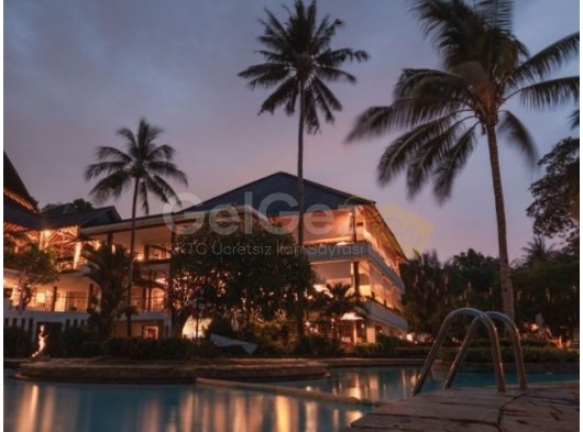 GİRNE'DE SATILIK BUTİK OTEL,DENİZE SİFİR