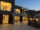 Esentepe'de satılık 4+1 havuzlu villas.