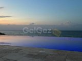 Esentepe'de satılık 4+1 havuzlu villa.