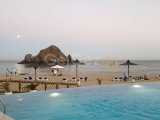 GİRNEDE MUHTEŞEM KUM PLAJI OLAN SATILIK OTEL