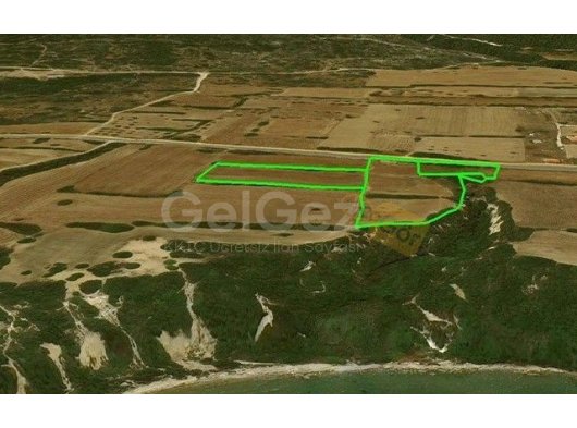 Dıpkarpaz İskele bölgesinde satılık 18464 m2'lik arazi