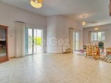 Girne Karaoğlanoğlu'nun prestijli bölgesinde satılık 4+1 muhteşem villa