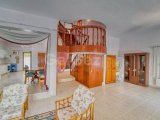 Girne Karaoğlanoğlu'nun prestijli bölgesinde satılık 4+1 muhteşem villa