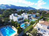 Girne Çatalköy'de satılık lüks 4+1 villa!