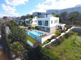 Girne Çatalköy'de satılık lüks 4+1 villa!