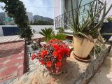 Girne, Çatalköy‘de dağ ve deniz manzaralı satılık 4 + 1 villa