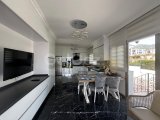 Girne, Çatalköy‘de dağ ve deniz manzaralı satılık 4 + 1 villa
