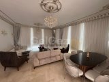 Girne, Çatalköy‘de dağ ve deniz manzaralı satılık 4 + 1 villa