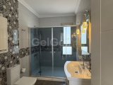 Girne, Çatalköy‘de dağ ve deniz manzaralı satılık 4 + 1 villa