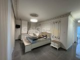 Girne, Çatalköy‘de dağ ve deniz manzaralı satılık 4 + 1 villa