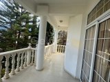 Girne Karaoğlanoğlu'nda satılık geniş 4+1 villa
