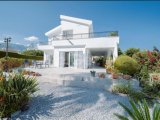Acil satılık! ﻿Girne, Zeytinlikte Denize yakın satılık 3+1 villa