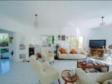 Acil satılık! ﻿Girne, Zeytinlikte Denize yakın satılık 3+1 villa