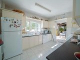 Acil satılık! ﻿Girne, Zeytinlikte Denize yakın satılık 3+1 villa