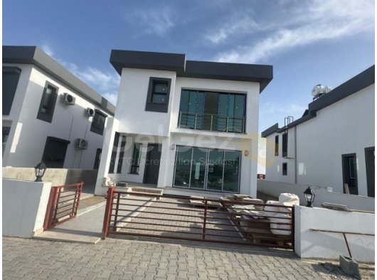 Lefkoşa, Gönyeli Yenikent‘te satılık 4 + 1 villa