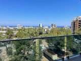 Girne Merkezde satılık balkonu Deniz gören Eşyalı 2+1 daire
