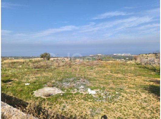 Girne Arapköy'de satılık Eşsiz Manzaralı Arsa