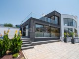 Girne Arapköy’de satılık 4+2 Ultra Lüks Villa Vadi ve Deniz Manzaralı