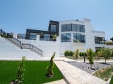Girne Arapköy’de satılık 4+2 Ultra Lüks Villa Vadi ve Deniz Manzaralı