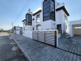 Girne Çatalköy'de Muhteşem Manzaralı 4+1 Havuzlu Lüks villa