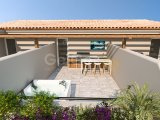 Girne Esentepe’de Fırsatlarla Dolu Denize Sıfır Prestijli Bir Yaşam!