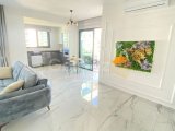 Girne'nin kalbinde, çevre yolunun hemen altında yer alan bu muhteşem 2+1 penthouse