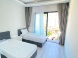 Girne'nin kalbinde, çevre yolunun hemen altında yer alan bu muhteşem 2+1 penthouse