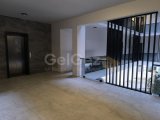 Girne'nin kalbinde, çevre yolunun hemen altında yer alan bu muhteşem 2+1 penthouse