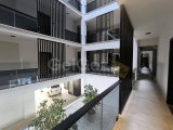 Girne'nin kalbinde, çevre yolunun hemen altında yer alan bu muhteşem 2+1 penthouse