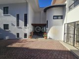 GİRNE KARMI’DE 6+2 HAVUZLU MUHTEŞEM VİLLA