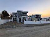 Gönyelinin Eşsiz Tepe üzeri şehir Manzaralı 3+1 Türk koçanlı Villa