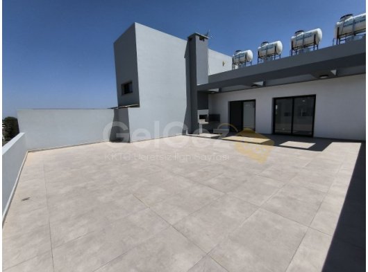 LEFKOŞA KÜÇÜK KAYMAKLI'DA TÜRK KOÇANLI PENTHOUSE