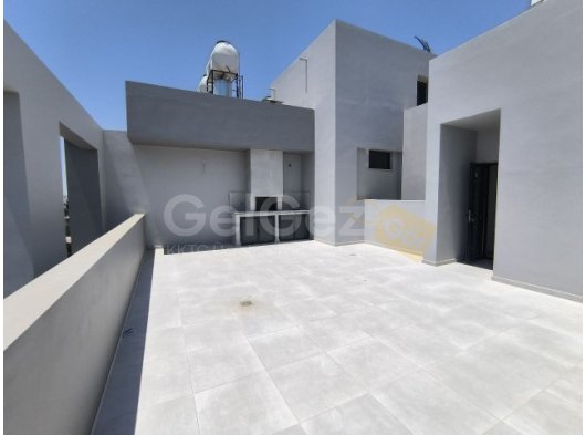 Lefkoşa Küçük Kaymaklı’da Dağ ve şehir manzaralı Türk Koçanlı Lüks Penthouse