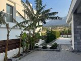 Girne, Bellapais'te satılık muhteşem, geniş 5+2 villa