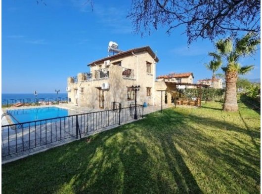 Girne, Alagadi'de günlük kiralık 3+1 villa