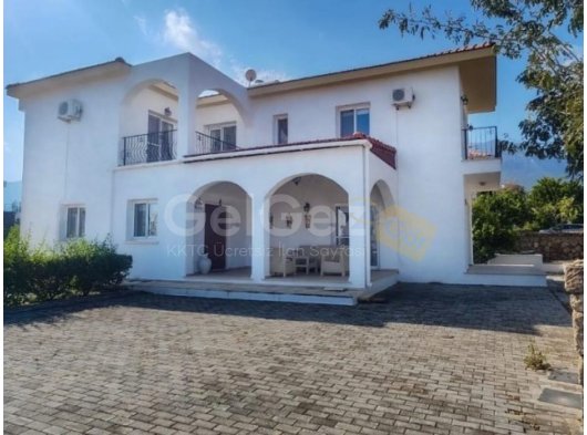 Girne, Bellapais'te günlük kiralık 3+1 villa