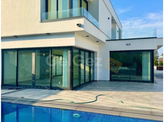 Girne, Bellapais'te satılık muhteşem, geniş 5+2 villa
