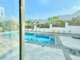 Girne, Bellapais'te satılık muhteşem, geniş 5+2 villa