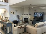 Girne Edremit bölgesinde satılık 5+1 villa