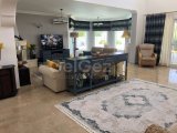 Girne Edremit bölgesinde satılık 5+1 villa