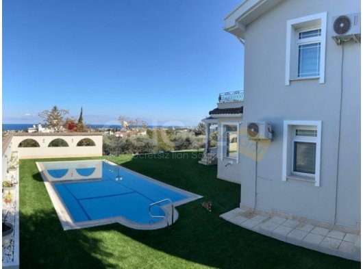 Girne Edremit bölgesinde satılık 5+1 villa
