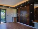 Girne ,Edremit bölgesinde satılık 4+1 muhteşem tripleks villa