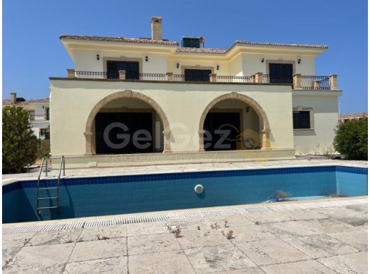 Girne, Esentepe bölgesinde satılık 4+1 villa
